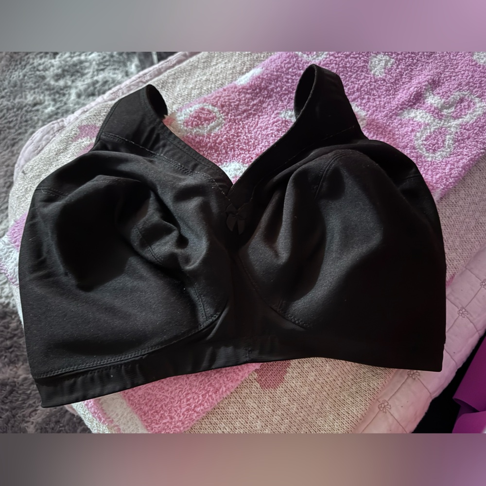 Black Bra GLAMORISE SIZE 40K BRAS ARE LIKE NEW